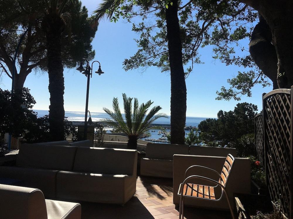 Albergo Miramare Cala Gonone Exteriör bild